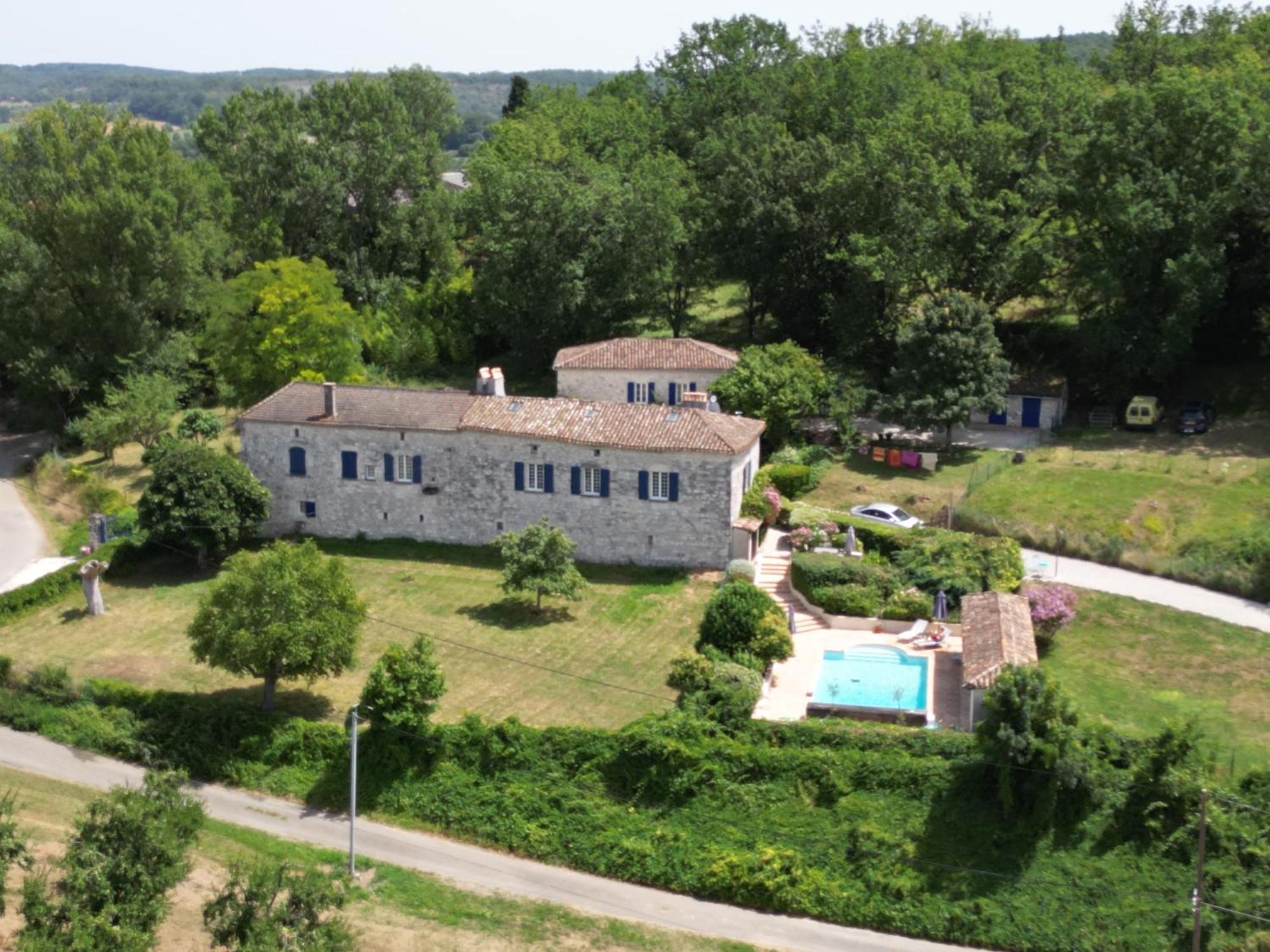 Apartamento Bergerie Le Vieux Manoir Valeilles Exterior foto