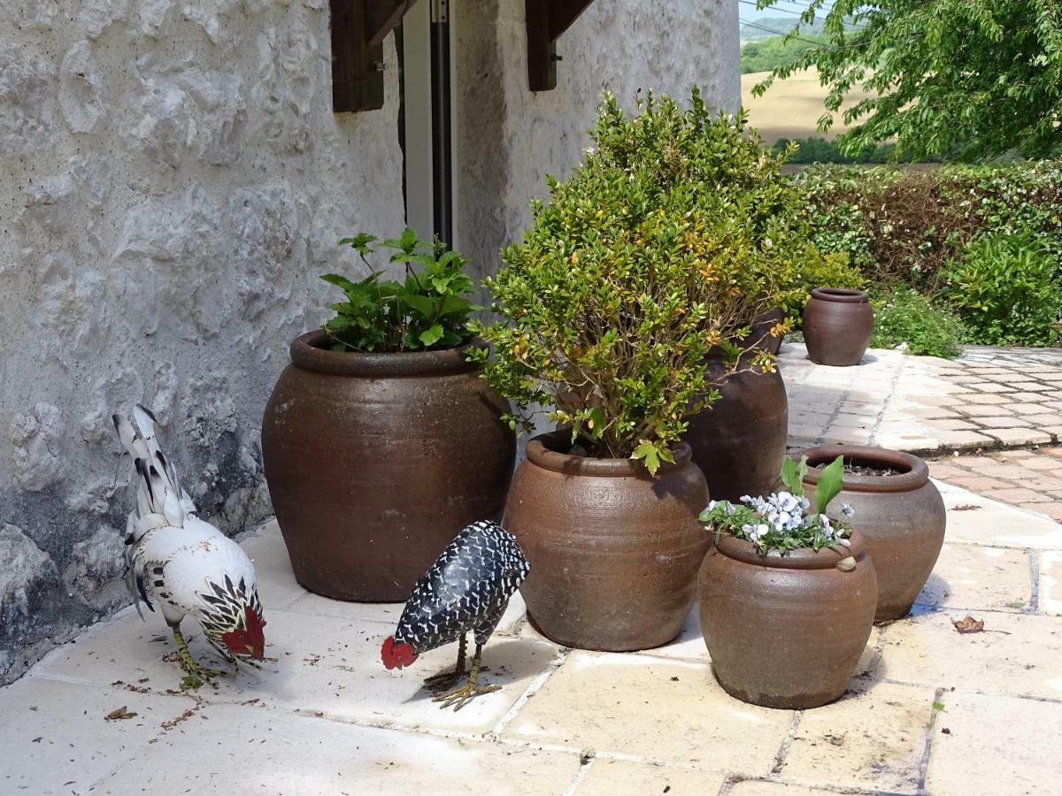 Apartamento Bergerie Le Vieux Manoir Valeilles Exterior foto